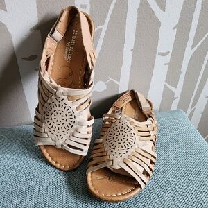 Naturalizer: NWOT Tan Genuine Leather Sandals